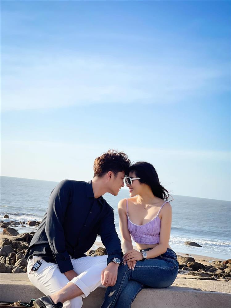 Chồng cũ Lâm Khánh Chi ôm ấp tình mới, bị soi bàn tay rất hư-1