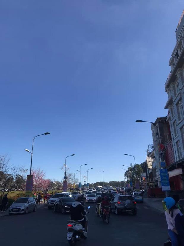 Đà Lạt ngay lúc này: Ô tô, xe máy còn nhiều hơn du khách-1