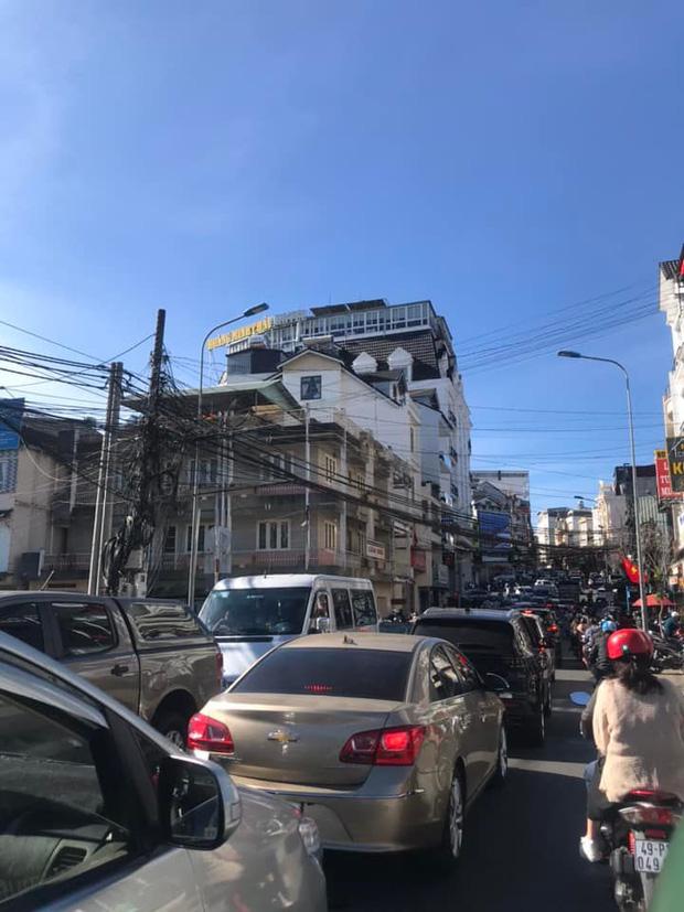 Đà Lạt ngay lúc này: Ô tô, xe máy còn nhiều hơn du khách-3