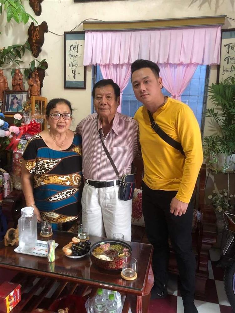 Hàn Thái Tú ngậm ngùi về thăm mộ cố ca sĩ Vân Quang Long-1