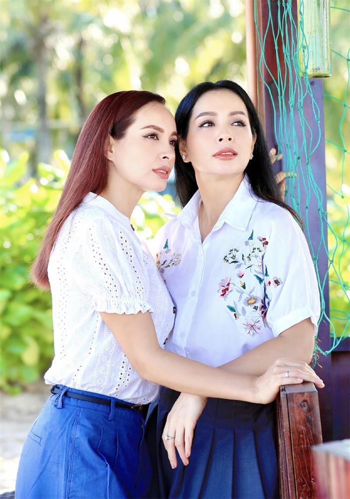 Thúy Hằng gái rượu của bố, Thúy Hạnh bản sao của mẹ-2