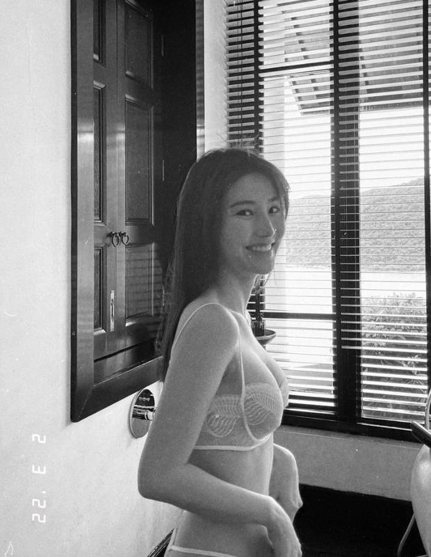 Mới đầu năm Diễm My 9x đã diện bikini mỏng tang bé xíu-1