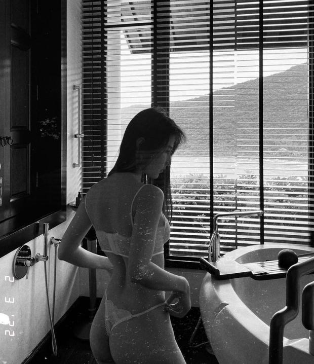 Mới đầu năm Diễm My 9x đã diện bikini mỏng tang bé xíu-3