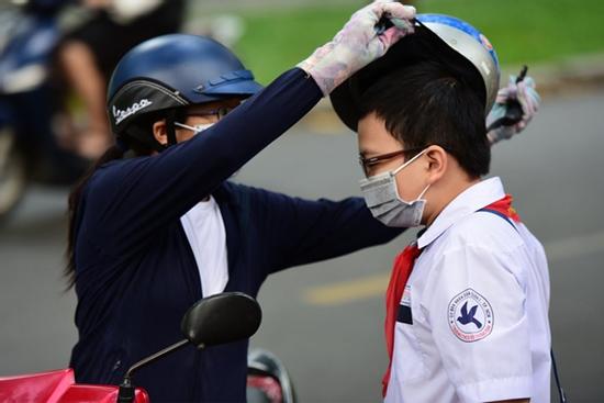 Phụ huynh rèn nề nếp, chuẩn bị cho con trở lại trường