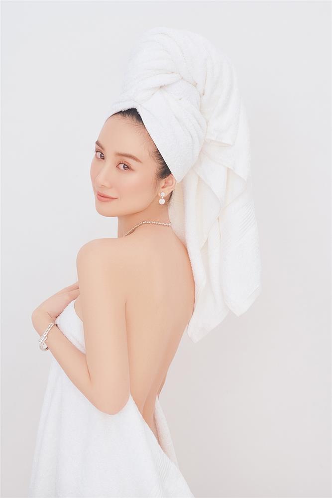 Tứ đại mỹ nhân Việt mở bát đầu năm với bộ ảnh bán nude nóng bỏng-6