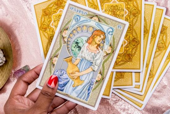 Bói bài Tarot thứ 7 ngày 5/2/2021: Vun vén hạnh phúc gia đình