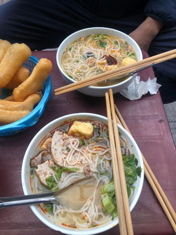 Cận cảnh bát bún 90k ngày Tết ở Hà Nội, khách ăn xong bĩu môi-1