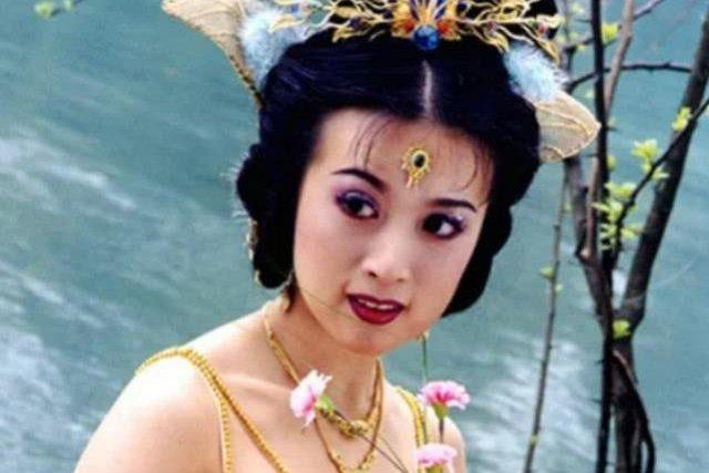 Tài tử Tây Du Ký say xỉn, tiểu bậy phản cảm trên đường-6