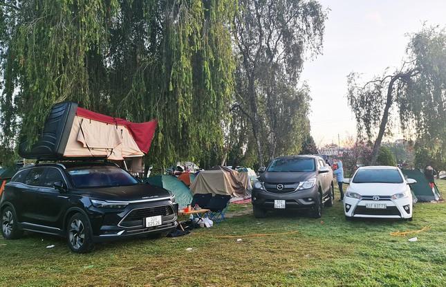 Đà Lạt cháy phòng, du khách ngủ bên hồ Xuân Hương: Sắp đóng băng-1