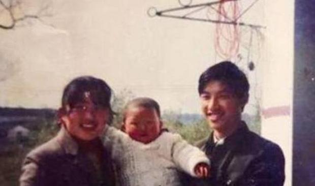 Bé gái sơ sinh bị ném vào thùng rác, hơn 20 năm sau thay đổi ngoạn mục-1