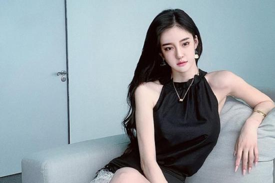 Cô gái chân dài có nhan sắc ví như 'Angela Baby phiên bản Hàn'