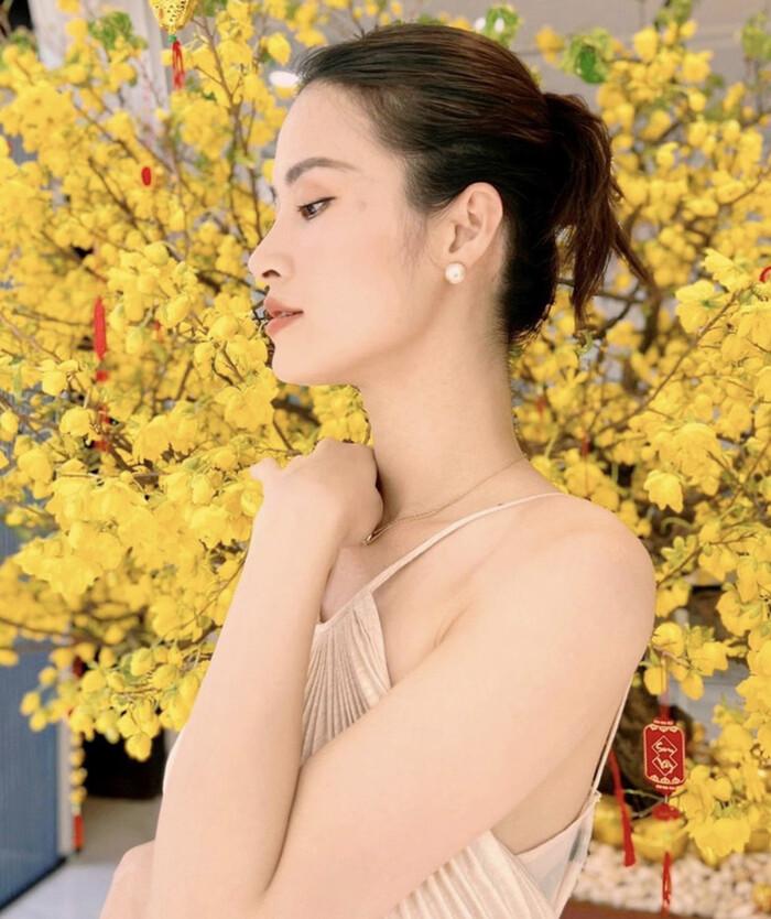 3 mỹ nhân cùng đụng độ kiểu áo yếm tôn vòng 1 nóng bỏng-2