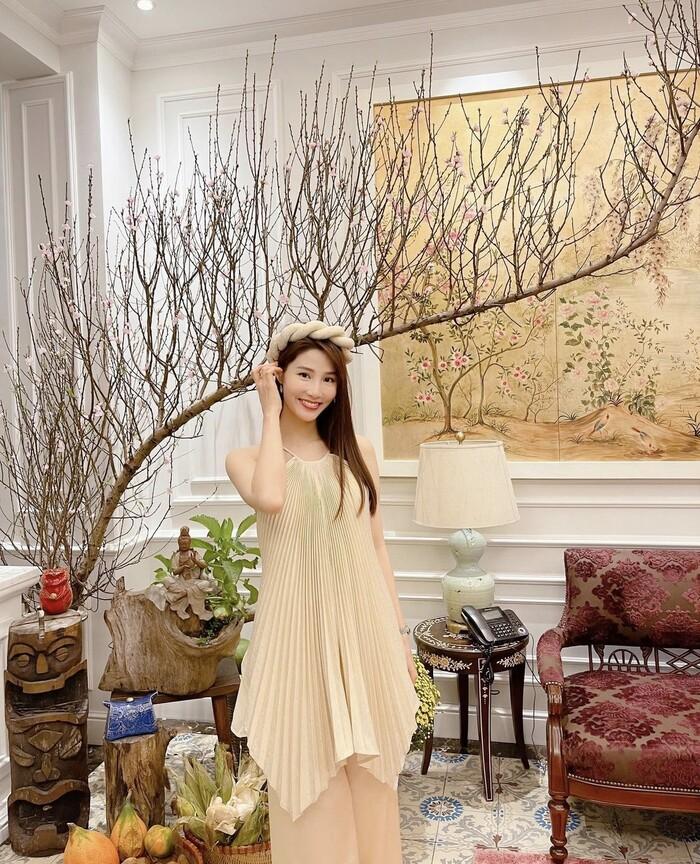 3 mỹ nhân cùng đụng độ kiểu áo yếm tôn vòng 1 nóng bỏng-6