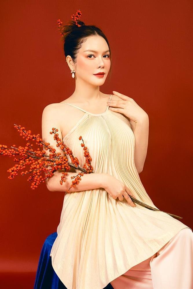 3 mỹ nhân cùng đụng độ kiểu áo yếm tôn vòng 1 nóng bỏng-7