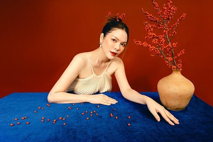 3 mỹ nhân cùng đụng độ kiểu áo yếm tôn vòng 1 nóng bỏng-8