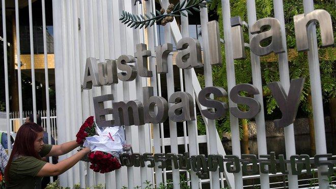 Bắt giữ kẻ gắn máy quay lén ở nhà vệ sinh nữ tại Đại sứ quán Australia-1