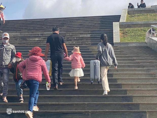 3 địa điểm du lịch ngộp thở Tết 2022: Nhìn đâu cũng thấy người-4