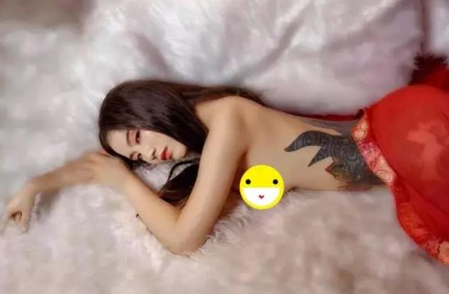 Linh Miu thả rông, diện đồ cũng như không ngày đầu năm-7