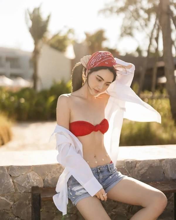 Đầu năm Mai Davika diện biniki hai mảnh thiêu đốt ánh nhìn-1