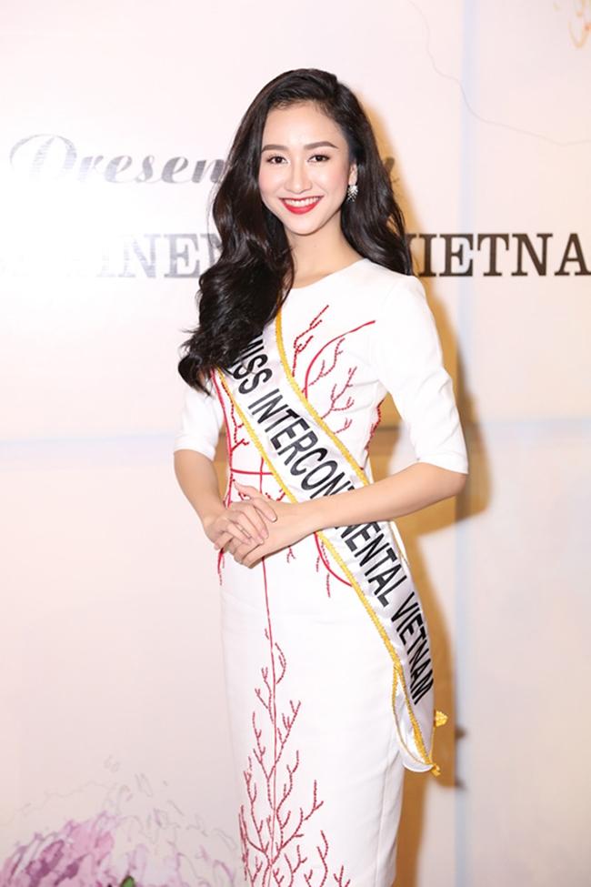 Trước Tường Linh, Á hậu Hà Thu cũng từng lọt top 17 Miss Intercontinental 2015 nhờ vote.