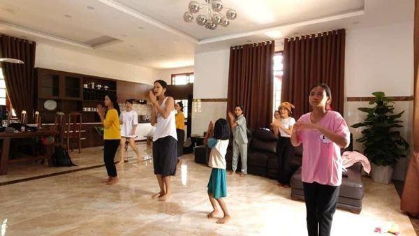 Vì sao bố mẹ HHen Niê chỉ ở nhà sàn, ngó lơ nhà sang 2,5 tỷ?-7