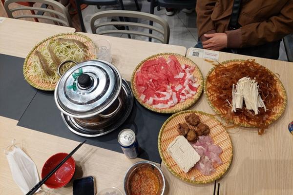 Múa mì ở nhà hàng lẩu nổi tiếng, đâu phải khách hàng nào cũng ưng!-7