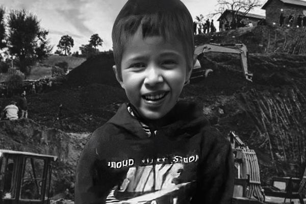 Đang đá bóng, bé trai 5 tuổi đột ngột ngất xỉu rồi tử vong-2