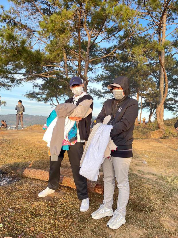 Cảnh khổ sở của các thanh niên có bồ khi đi Đà Lạt ngay lúc này!-1