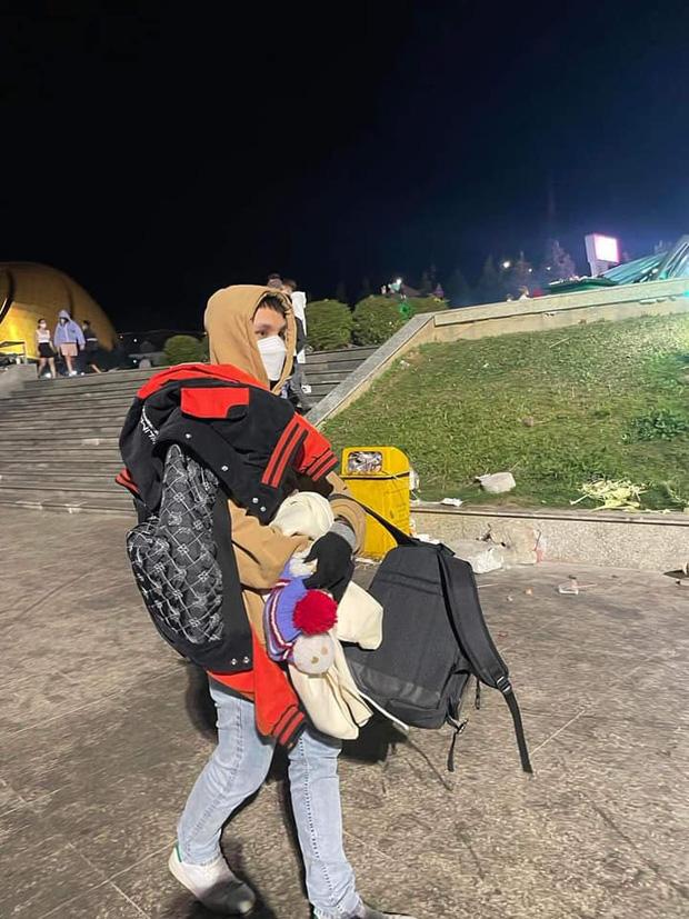 Cảnh khổ sở của các thanh niên có bồ khi đi Đà Lạt ngay lúc này!-2