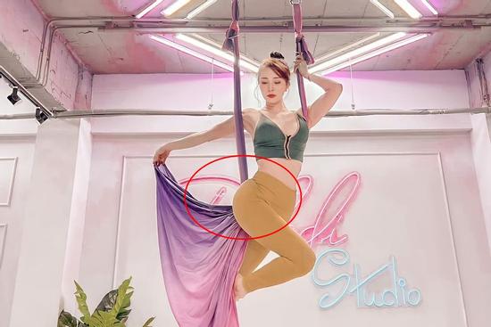 Quỳnh Nga lộ vòng 3 biến dạng sau Tết