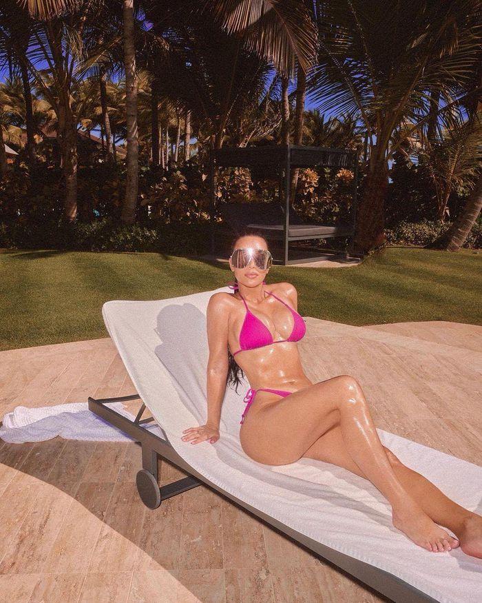 Kim siêu vòng 3 diện bikini bé xíu khoe đường cong tuổi 42-6