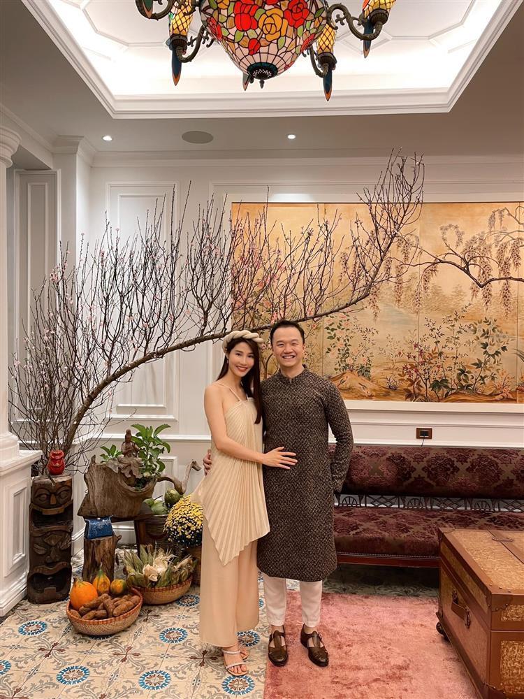 Bạn trai Diễm My 9X bị soi bàn tay hư trên cơ thể mỹ nhân-5