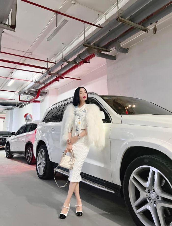 Lệ Quyên, Huyền My xách túi tiền tỷ từng khiến Ngọc Trinh ê chề-1