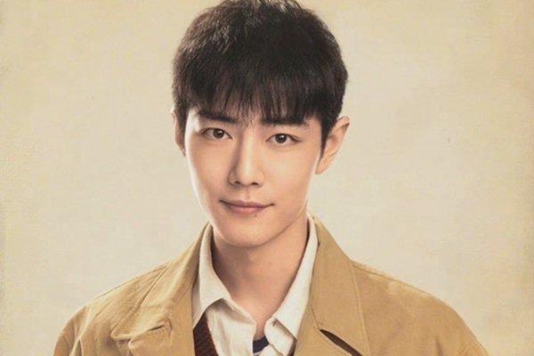 Lý Thấm vào khách sạn cùng Đặng Luân, yêu đương quá kín?-8