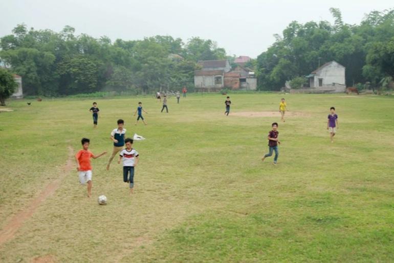 Đang đá bóng, bé trai 5 tuổi đột ngột ngất xỉu rồi tử vong-1