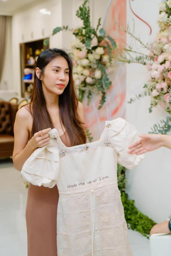 Mẹ Thủy Tiên từng nhiều lần khuyên nữ ca sĩ mở shop bán quần áo và sớm lập gia đình.