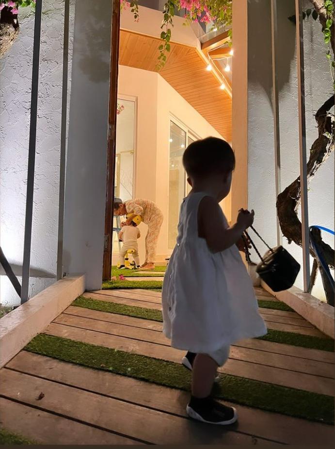 Lisa và Leon nhà Hà Hồ được cổ vũ phá túi 70 triệu của bà ngoại-5