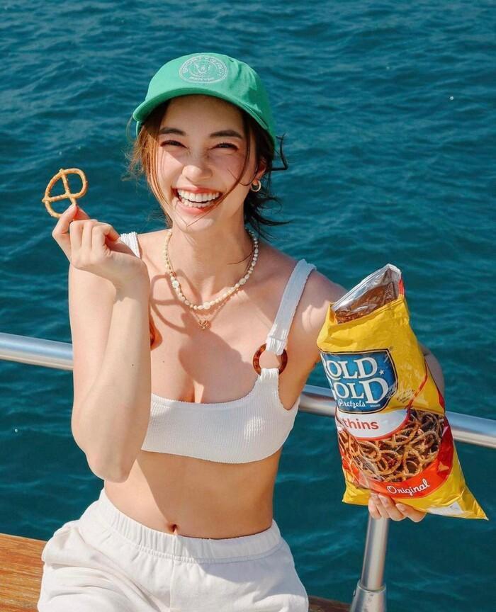 Dàn bóng hồng Thái Lan đốt mắt với những màn đọ bikini cực gắt-15