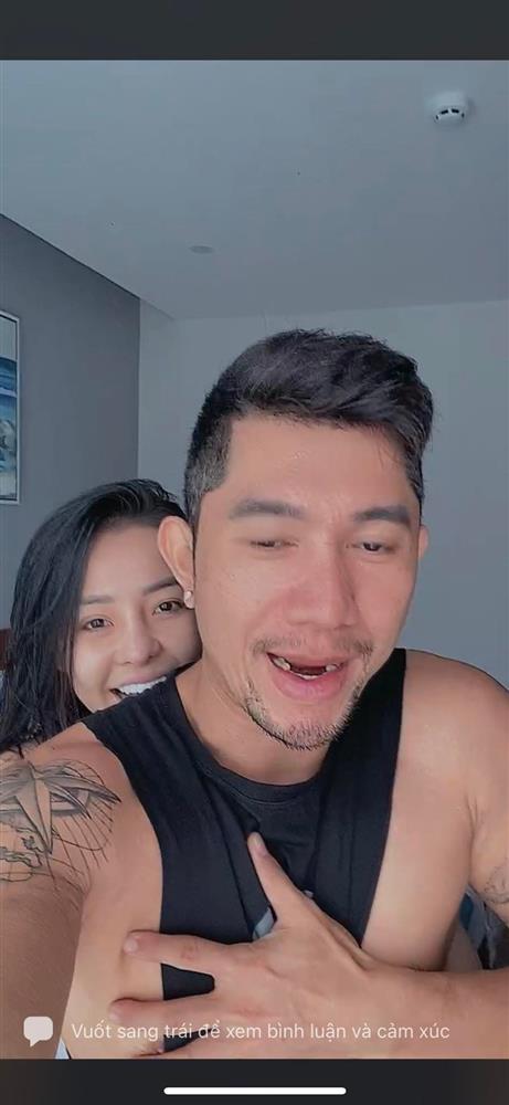 Ngân 98 livestream vạch áo lộ điểm nhạy cảm của Lương Bằng Quang-1