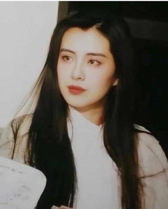 Bàn tay lịch thiệp của Lưu Đức Hoa khi Vương Tổ Hiền ngồi trên đùi-1