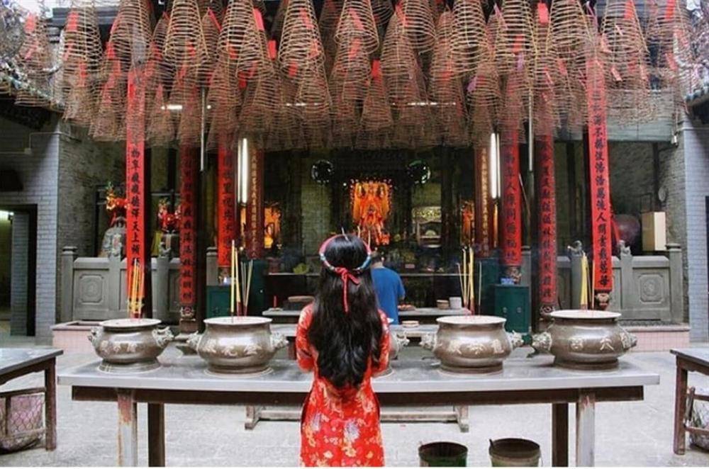 Đi chùa cầu duyên, gái ế tìm thấy Mr. Right chân ái đời mình-2