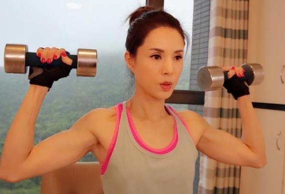 Tiểu Long Nữ Lý Nhược Đồng gây ngỡ ngàng với mặt mộc U60-6