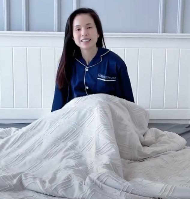 Tiểu Long Nữ Lý Nhược Đồng gây ngỡ ngàng với mặt mộc U60-1