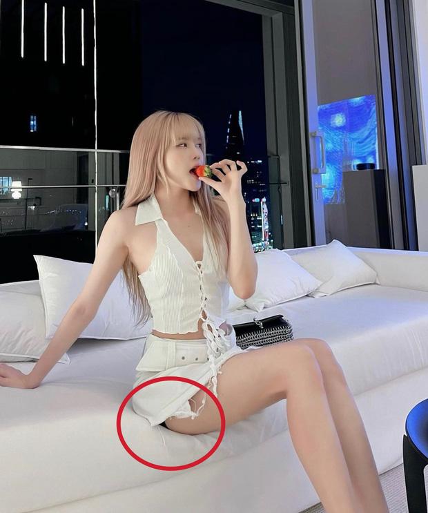 Thiều Bảo Trâm hớ hênh khi diện trang phục ngắn cũn táo bạo-2