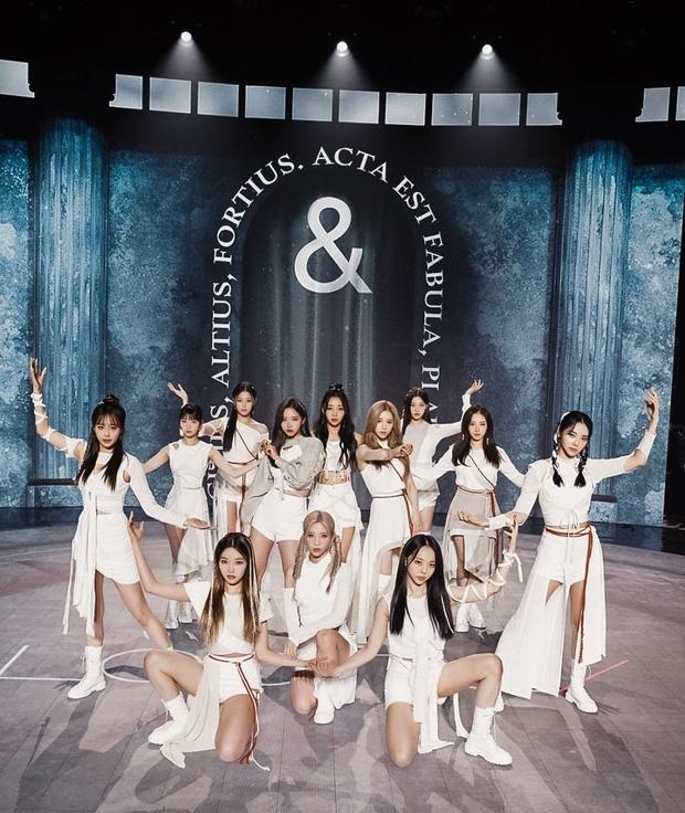 Đàn em TWICE vừa tung teaser đã bị tố bắt chước khắp nơi-2