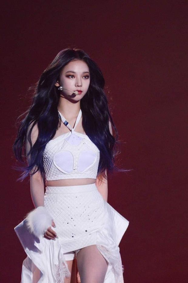 Đàn em TWICE vừa tung teaser đã bị tố bắt chước khắp nơi-4