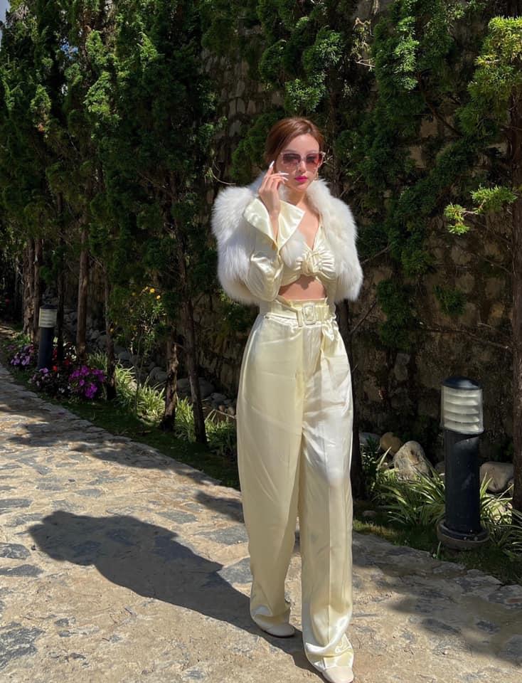 Huyền Baby du xuân mỗi ngày 1 bộ, Tết kiểu nhà giàu là đây!-2