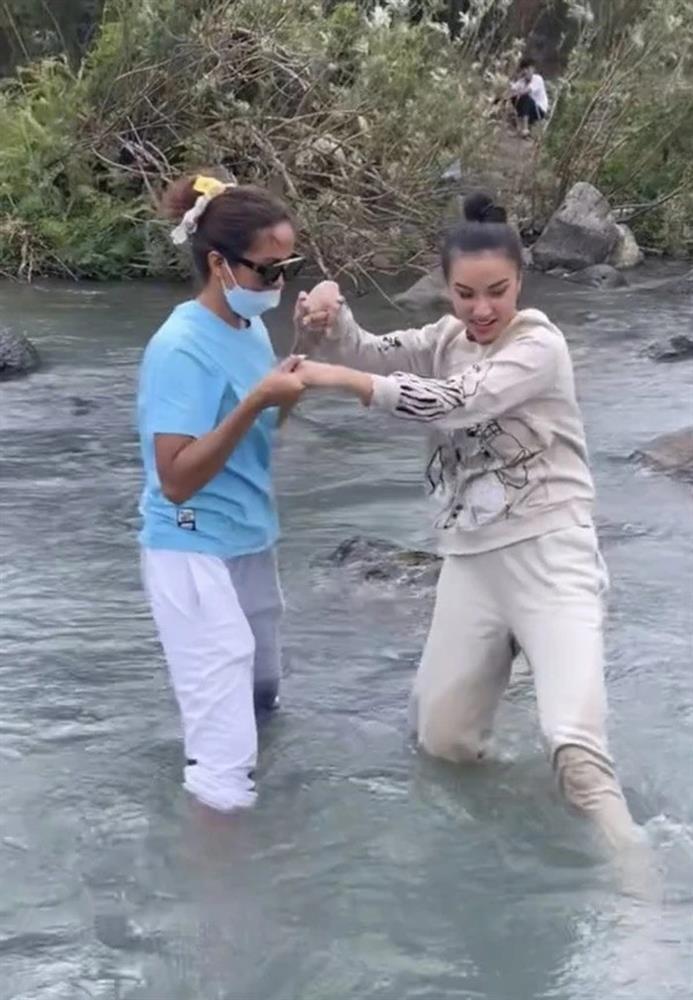 1 bộ đồ 2 thái cực: HHen Niê phút trước xịn sò, phút sau hài hước-5