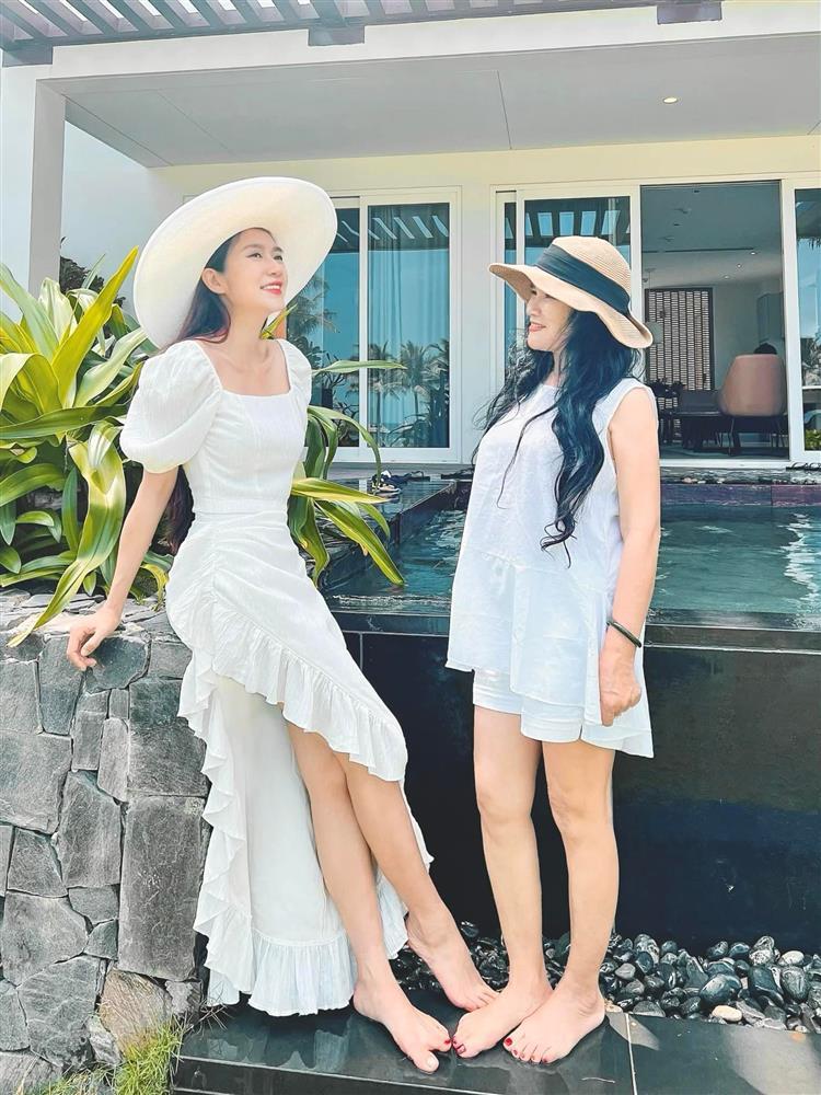 Mẹ vợ Lý Hải U70 vẫn chơi style thiếu nữ, trông ra sao?-3