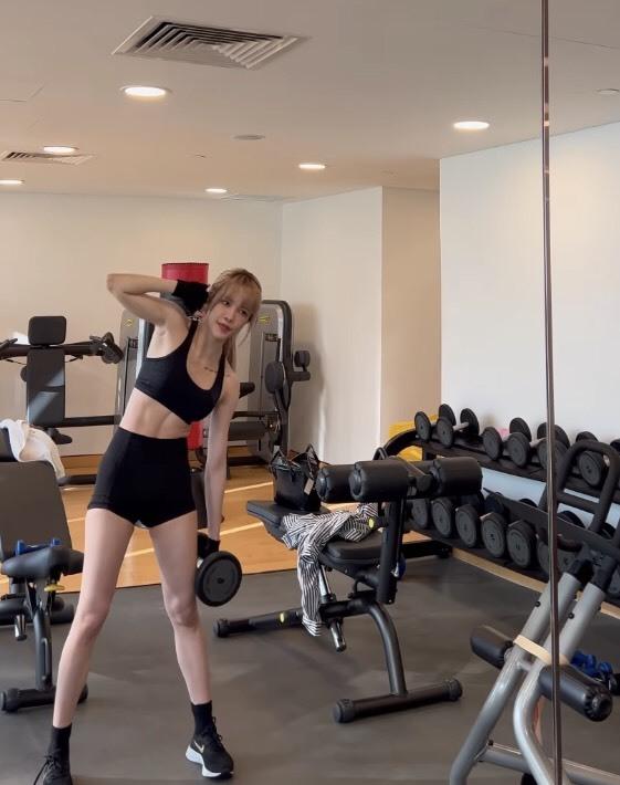 Đại hội tập gym sau Tết: Người khoe cơ bụng - nàng lộ bụng bầu-3